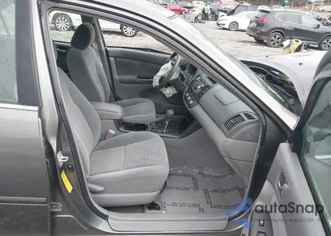 2005 Toyota Camry Le z USA, uszkodzony, nr VIN 4T1BE30K15U622714